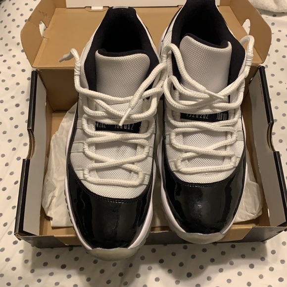 Jordan 11 Low - Picture 7 of 12